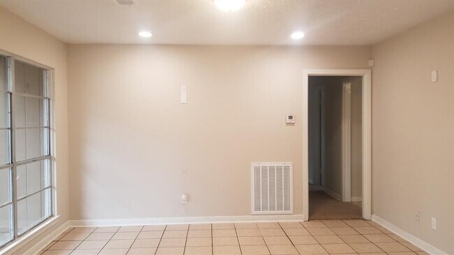 Foto del edificio - 14911 Grand Prairie Dr