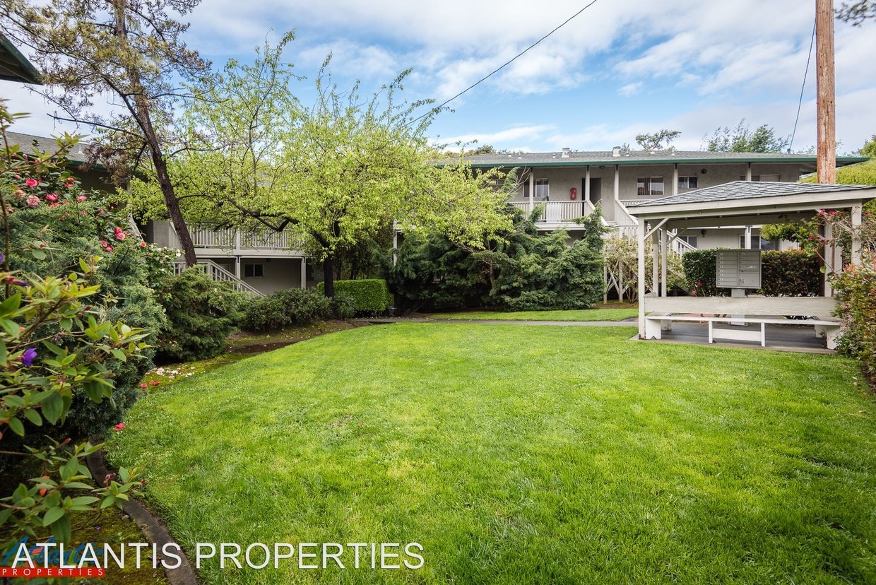 Primary Photo - 6996 Soquel Dr