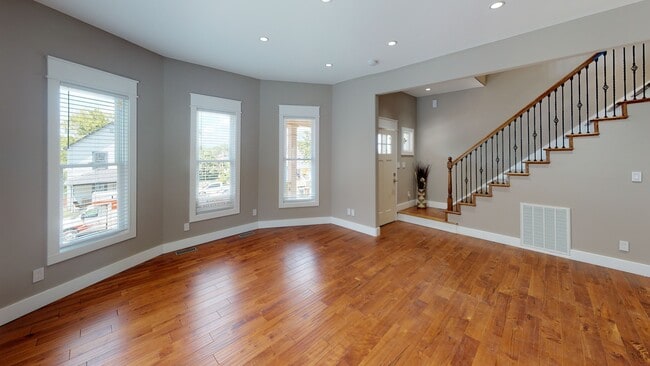 Foto del edificio - 1612 Forest Ave