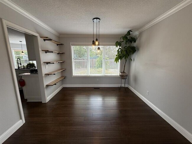 Building Photo - 5346 NW Wickiup Way
