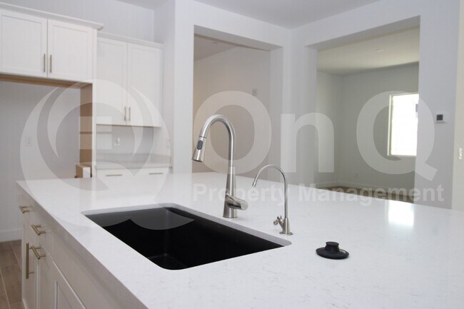 Foto del edificio - 32095 N 126th Ave