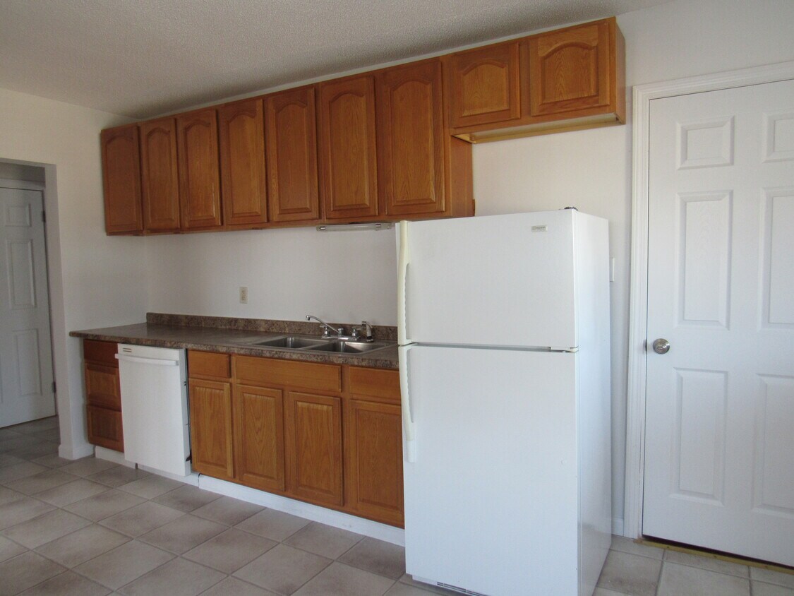 Primary Photo - 17 Brookfield St