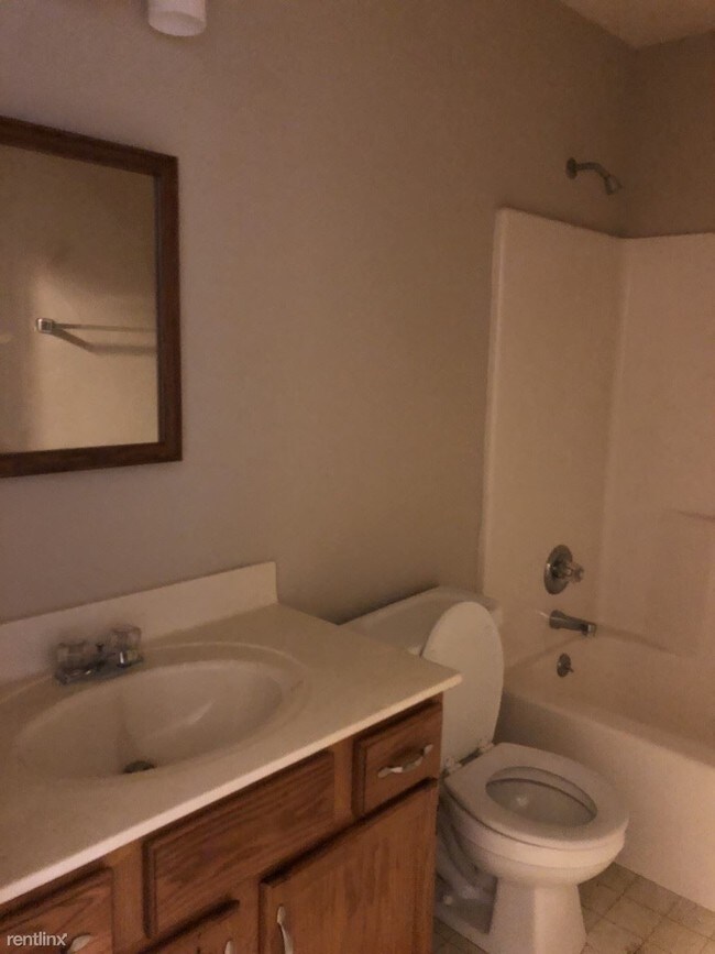 Building Photo - 2 br, 1.5 bath  - 205 Sandridge Dr
