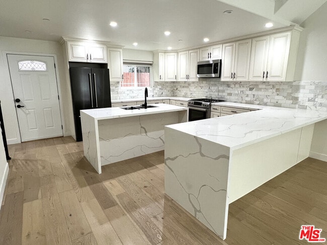 Foto del edificio - 5019 W Maplewood Ave