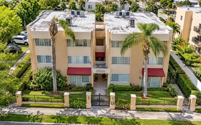 Building Photo - 300 Madeira Ave