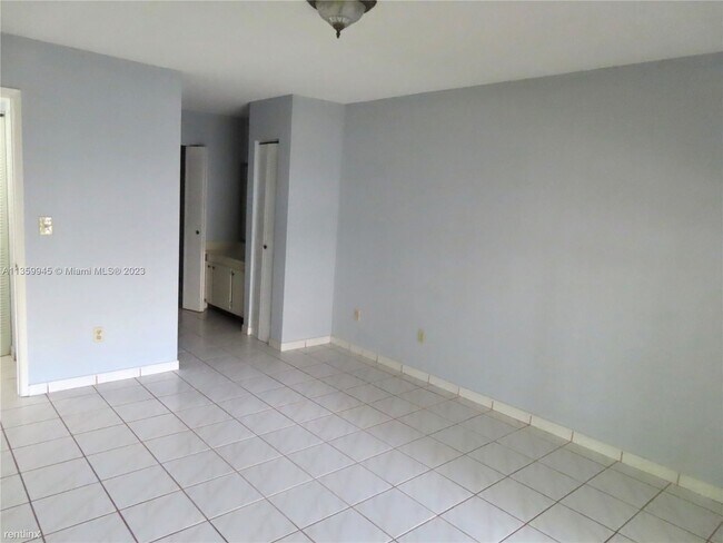 Foto del edificio - 2 br, 2 bath House - 8811 SW 132nd Pl Apt ...