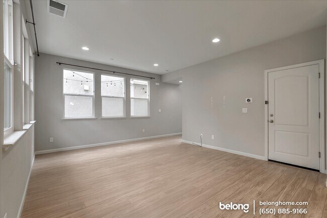 Building Photo - 743 Misty Cir