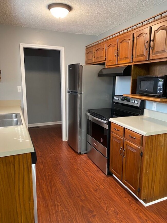 Foto del edificio - 3Bedroom 2 Bath House w/ attached Garage