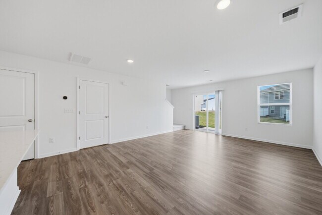 Foto del edificio - Modern Comfort in a Peaceful Newton Community This newly built 3-bed, 2.5-bath townhome blends mo...