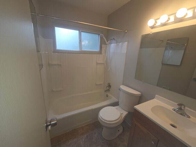 Foto del edificio - 413 Mathews Rd