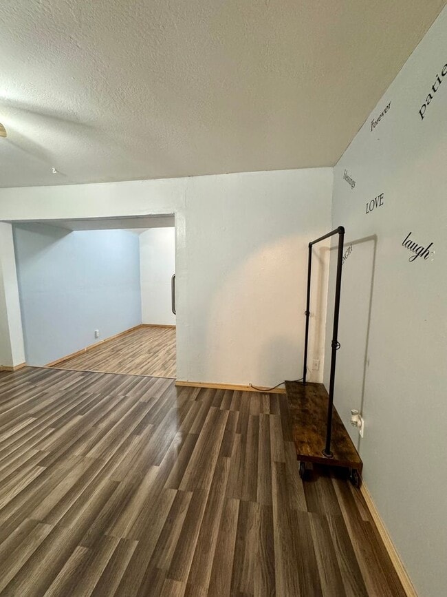 Building Photo - ADORABLE KENAI HOME