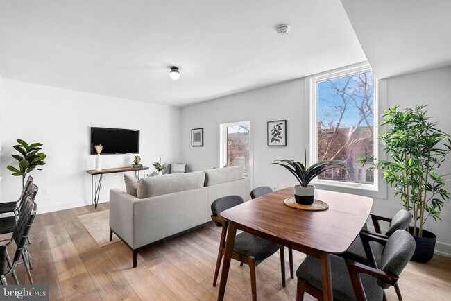 Foto del edificio - 5200 Chester Ave