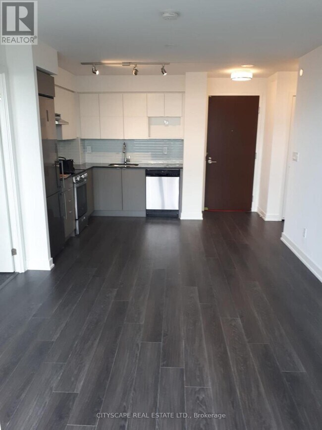 Building Photo - 120 Varna Dr