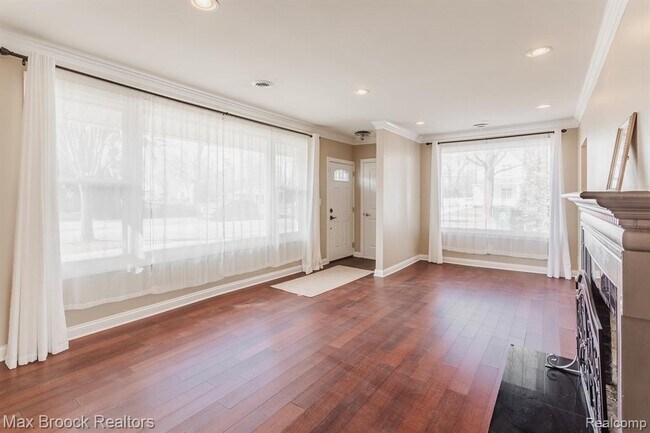 Building Photo - 1610 Yosemite Blvd