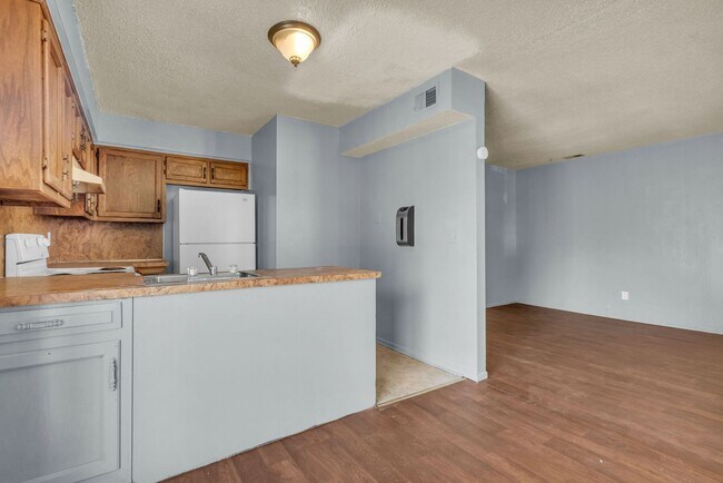 Building Photo - 8626 Lane Ave