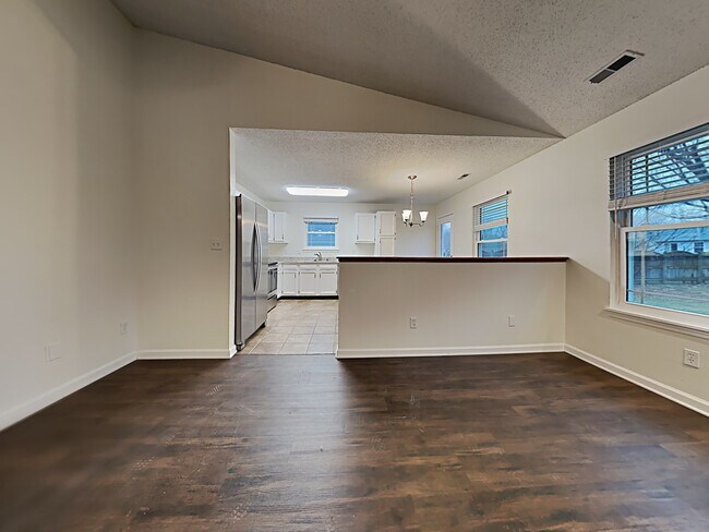 Building Photo - 528 Woodfield Circle
