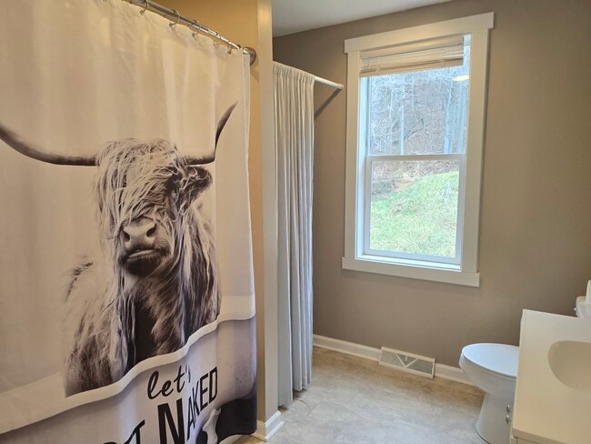 Foto del edificio - 633 Bessemer Ave