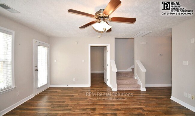 Foto del edificio - Beautiful 3BR/2/5BA+Bonus loft, 2 car garage, fenced backyard, lawncare included- Rockvale middle...