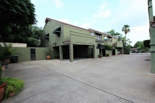 Foto del edificio - 111 E Del Mar Blvd
