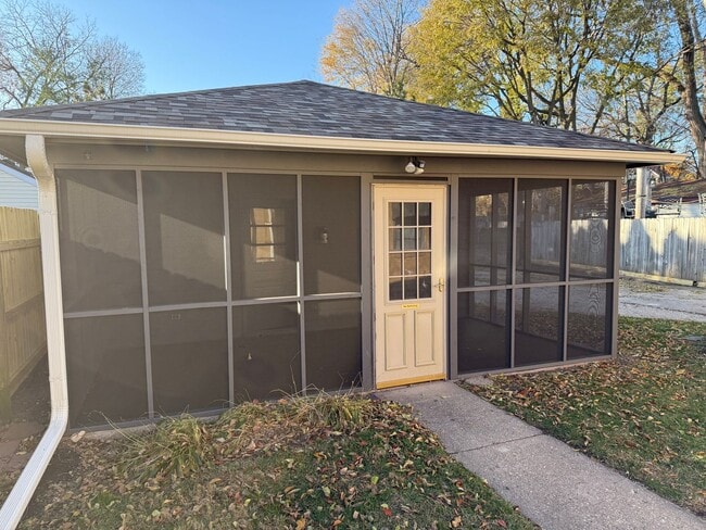 Building Photo - Gardiner Ave S. 223-225