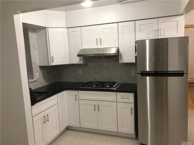 Foto del edificio - 150-45 61st Rd