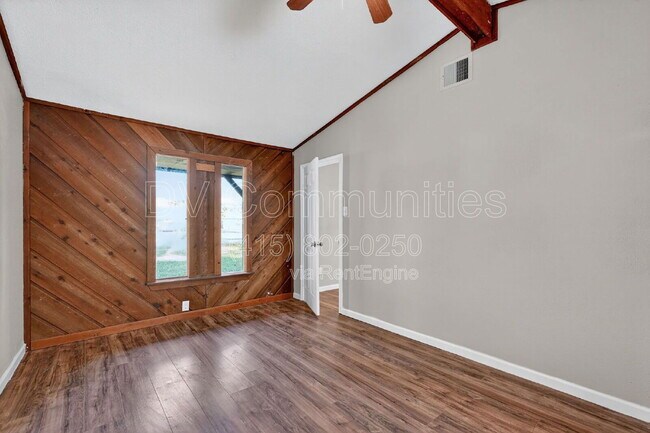 Foto del edificio - 24415 Lightwoods Dr