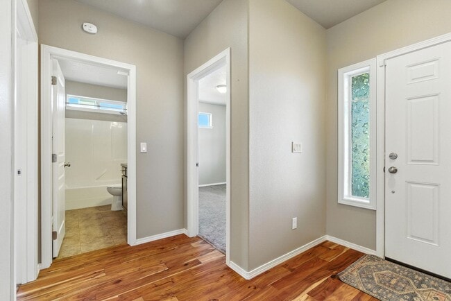Building Photo - 7029 S Woodhaven Dr