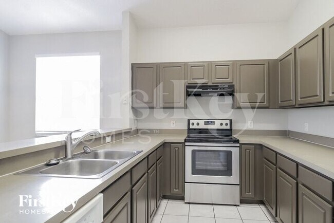 Foto del edificio - 336 Hills Bay Dr