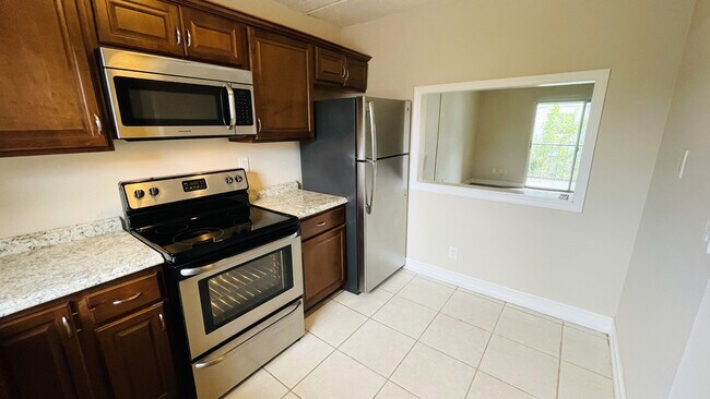 Foto del edificio - 2860 Somerset Park Dr