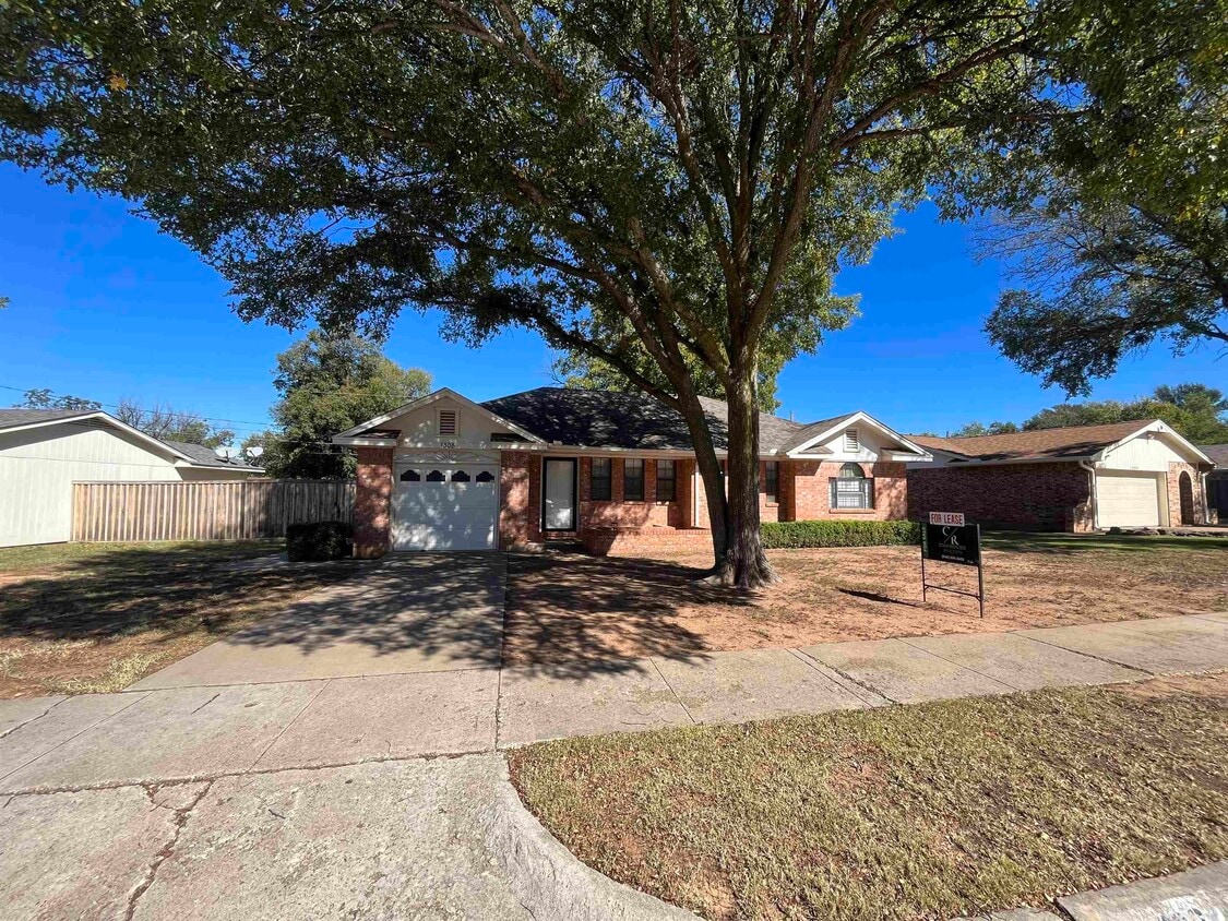 Primary Photo - 1308 Montgomery St