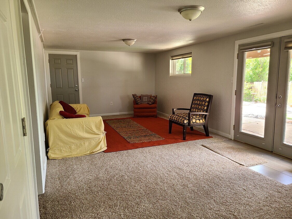 Welcome Sunshine Room - 3812 Manchester St