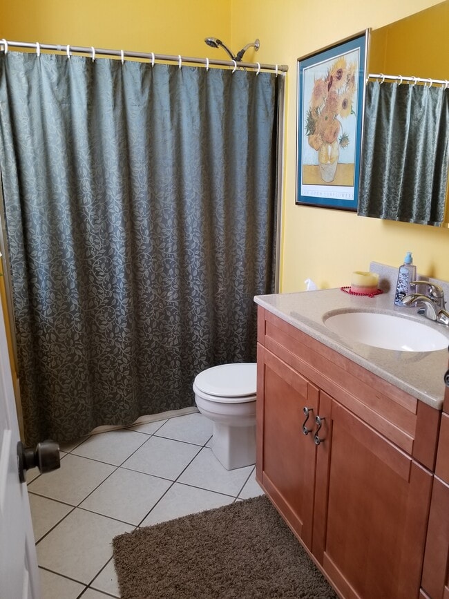 1st Fl full bath - 1916 S 10th St