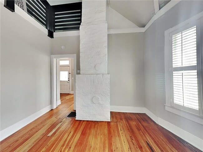 Building Photo - 595 Boulevard SE