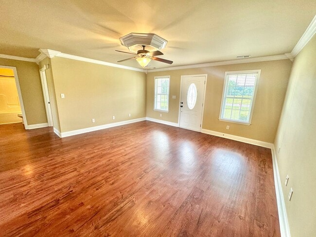 Building Photo - 3 bedroom 2 bath home. Walk to Ardmore Hig...