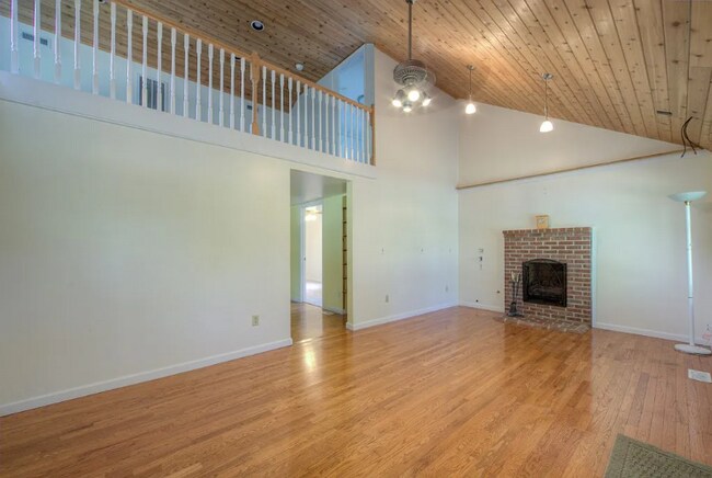 Building Photo - 107 Linney St