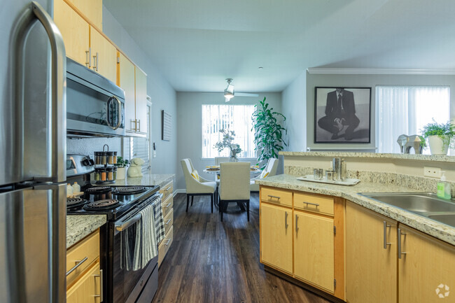 2BR, 2BA - PINNACLE AT GALLERIA