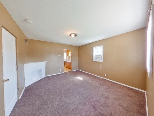 Building Photo - 1600 N Poplar St