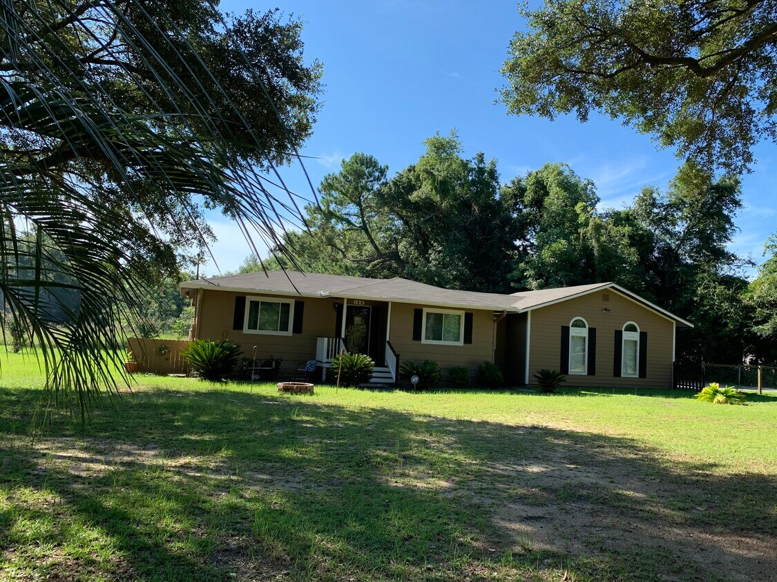 144 Coffin Point Rd, Saint Helena Island, SC 29920 House Rental in Saint Helena Island, SC
