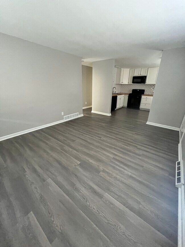 Foto del edificio - 5023 Forest Park Pl