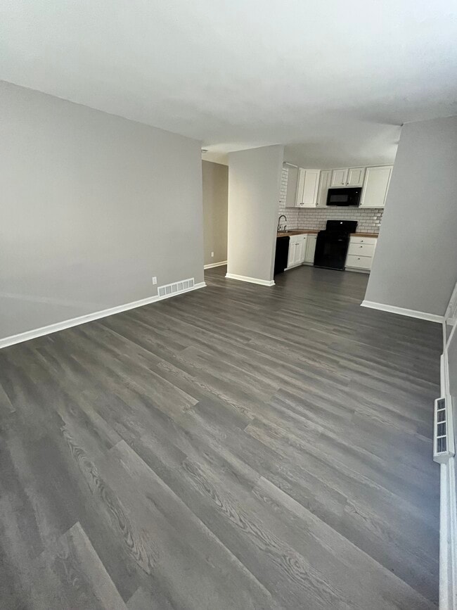 Building Photo - 5023 Forest Park Pl