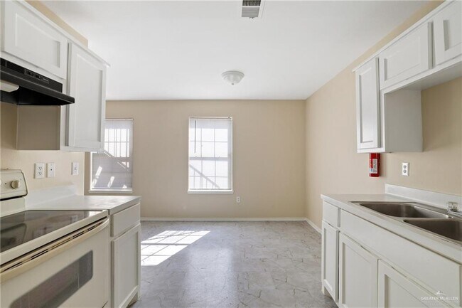 Building Photo - 303 Gastel Cir