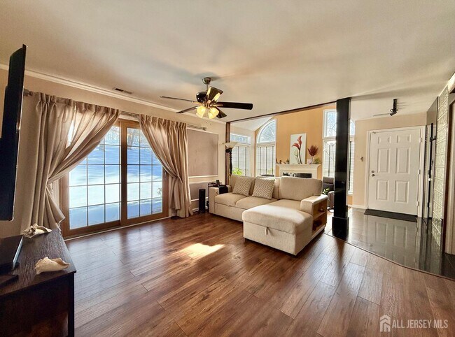 Foto del edificio - 3103 Commons at Kingswood Dr