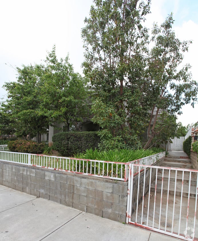 Building Photo - 127-201 Alhambra Ave