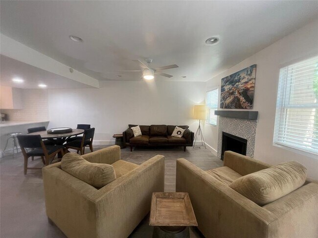 Building Photo - 6401 Chimney Creek Cir