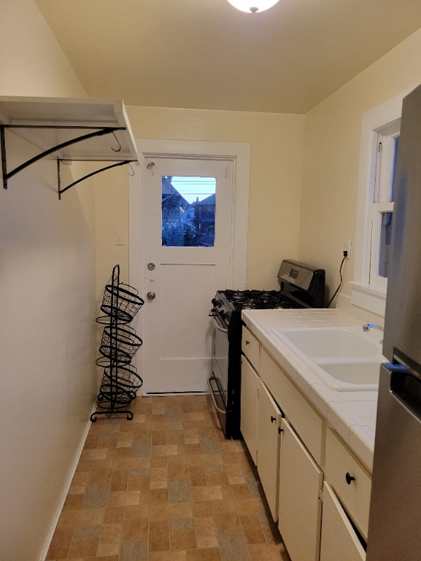 Building Photo - 824 N Crystal Ct