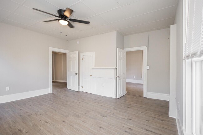 Building Photo - 218 W Chappell St
