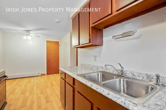 Building Photo - 116 19th Ave