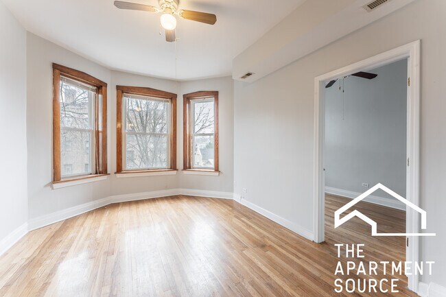 Photo - 1317 W Foster Ave Apartment