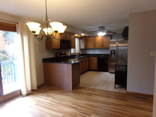 Building Photo - 7 Villa Roma Dr