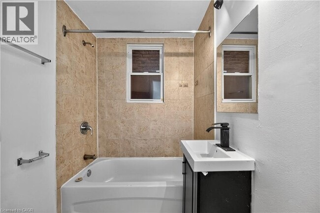 Building Photo - 107 Grant Ave